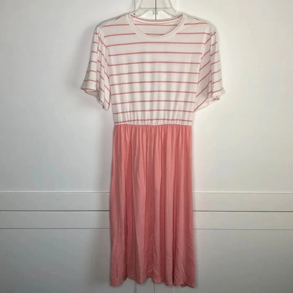 🌸NEW🌸 Flutter Sleeve Dress - Picture 1 of 5